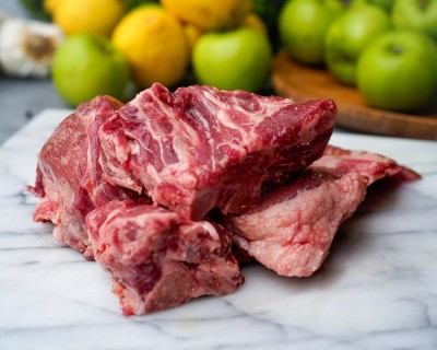 Свинина на кости охлаждённая 1 кг - купить в Мари-Отарах